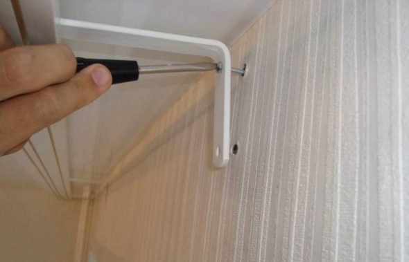 التثبيت مع الأقواس