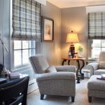 إبزيم الستائر على الطنف ، مخبأة داخل صندوق ديكور