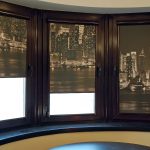 نوافذ لوجيا مع الستائر الدوارة مع طباعة الصور