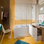 خزانة حائط مع مغسلة بورسلين