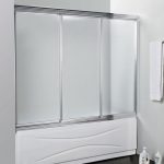 ستارة بلاستيكية على إطار مطلي بالنيكل