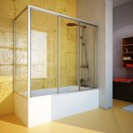 اللون الأصفر في المناطق الداخلية من الحمام