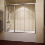 المصباح على سقف الحمام