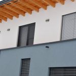 عوارض خشبية على طنف السقف