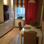 ستارة رومانية مع خطوط متعددة الالوان