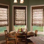 طاولة طعام خشبية باردة