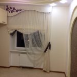 الستار مع الاستيلاء على نافذة المطبخ