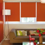 ستائر بنية مفتوحة