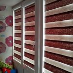 ستائر كاسيت مثل حمار وحشي على نافذة الحضانة