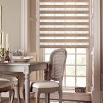 منطقة لتناول الطعام في ظلال البيج