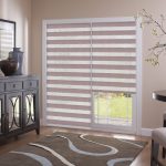 مضمد مع مرآة تدرج على الأبواب