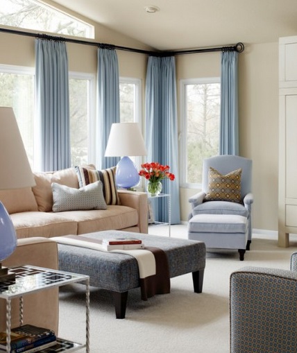 غرفة المعيشة الزرقاء البيج