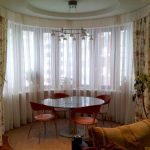 كورنيش مرن في داخل غرفة الطعام