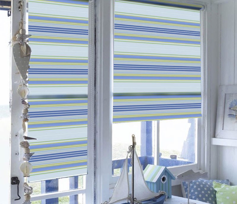 ستارة ملفوفة من القطن الطبيعي في نافذة الحضانة