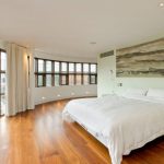 يعتبر الكورنيش البلاستيكي المرن مثاليًا للغرف ذات الأشكال الدائرية غير القياسية.