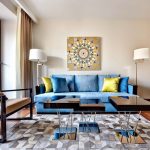 يقع الكورنيش في مكانة السقف