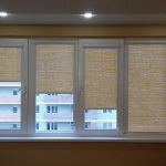 أضواء على سقف الشرفة المرفقة