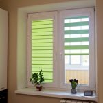 خطوط خضراء على ستائر المطبخ