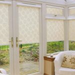 شرفة منزل ريفي مع نوافذ بلاستيكية