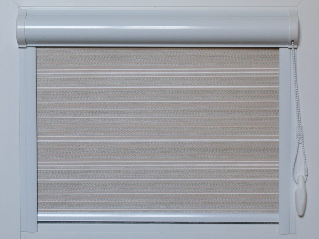 الستائر الدوارة كاسيت مع خطوط صغيرة