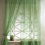 ستائر قصيرة باللون الأخضر مع الكشكشة