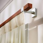 طنف خشبي مربع على أقواس معدنية