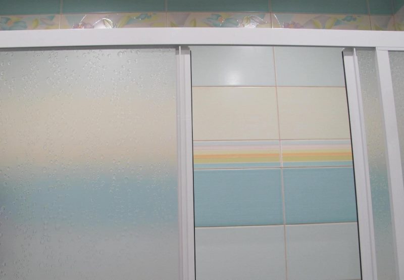 انزلاق شاح البلاستيك على الإطار الألومنيوم