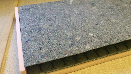 نحن نغطي الجزء العلوي مع شعر