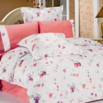 سرير من نوعين من القماش