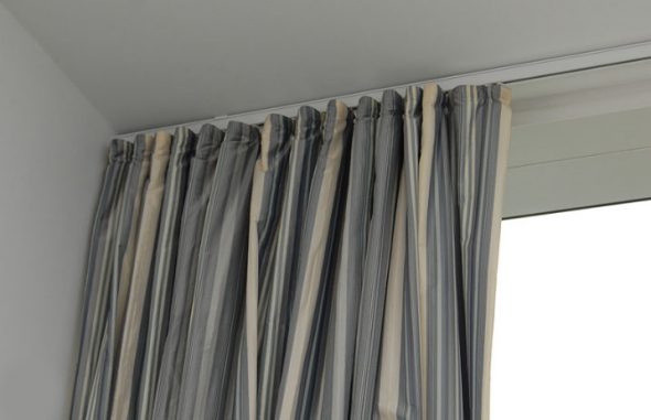 ستائر سقف الستائر