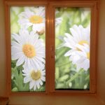 البابونج كبير على الستائر الدوارة