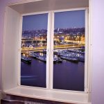 رصيف النهر على الستائر الدوارة