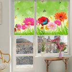 باب الشرفة مع الستائر الجميلة