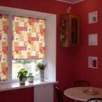 منافذ الزخرفية على جدار المطبخ