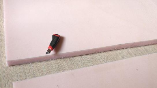 نحن قطع صفائح الرغوة