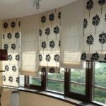 ستائر رومانية من الألوان مجتمعة في السقف