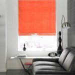 بكرة أعمى لنافذة صغيرة ، مثبتة داخل الفتحة