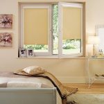 ستائر كاسيت مع الكتان البيج في غرفة النوم