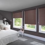 جدران رمادية في غرفة النوم