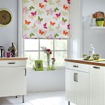 الفراشات موتلي على الستائر القماشية