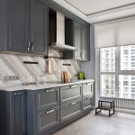 تصميم المطبخ مع نافذة على الأرض