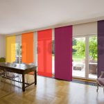 ستائر مشرقة على النافذة البانورامية