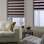 وسائد مزخرفة بزخارف من لون الزيتون