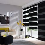 ستائر سوداء على النافذة البانورامية