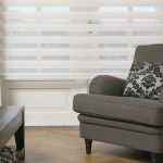 كرسي مريح مع تنجيد رمادي