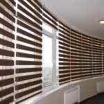 تزيين النوافذ الكبيرة مع الستائر الدوارة