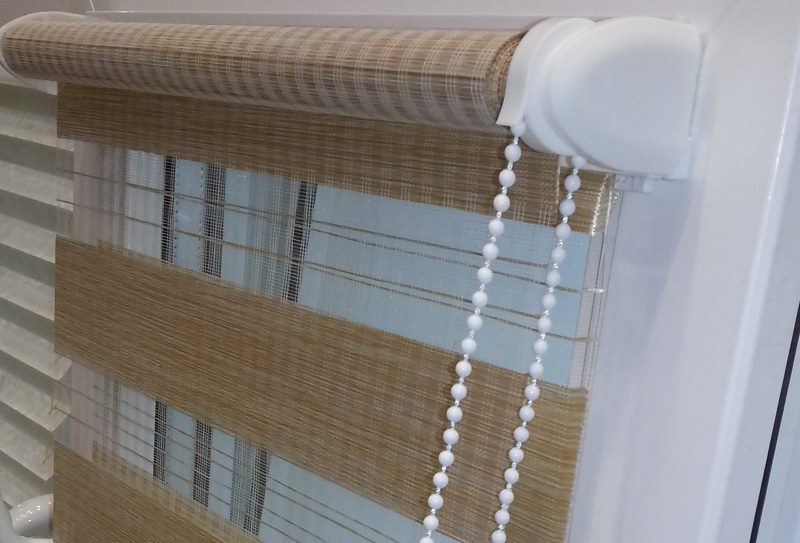 ستارة مزدوجة Day Night بالقرب من رفرف النافذة