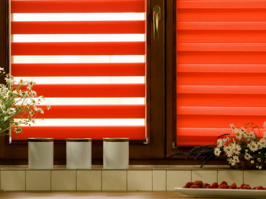 الستائر الحمراء زيبرا