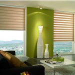 الستائر ليلا ونهارا داخل فتح النافذة