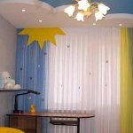 ستائر لغرفة الرسم من التل باللون الأصفر والأزرق